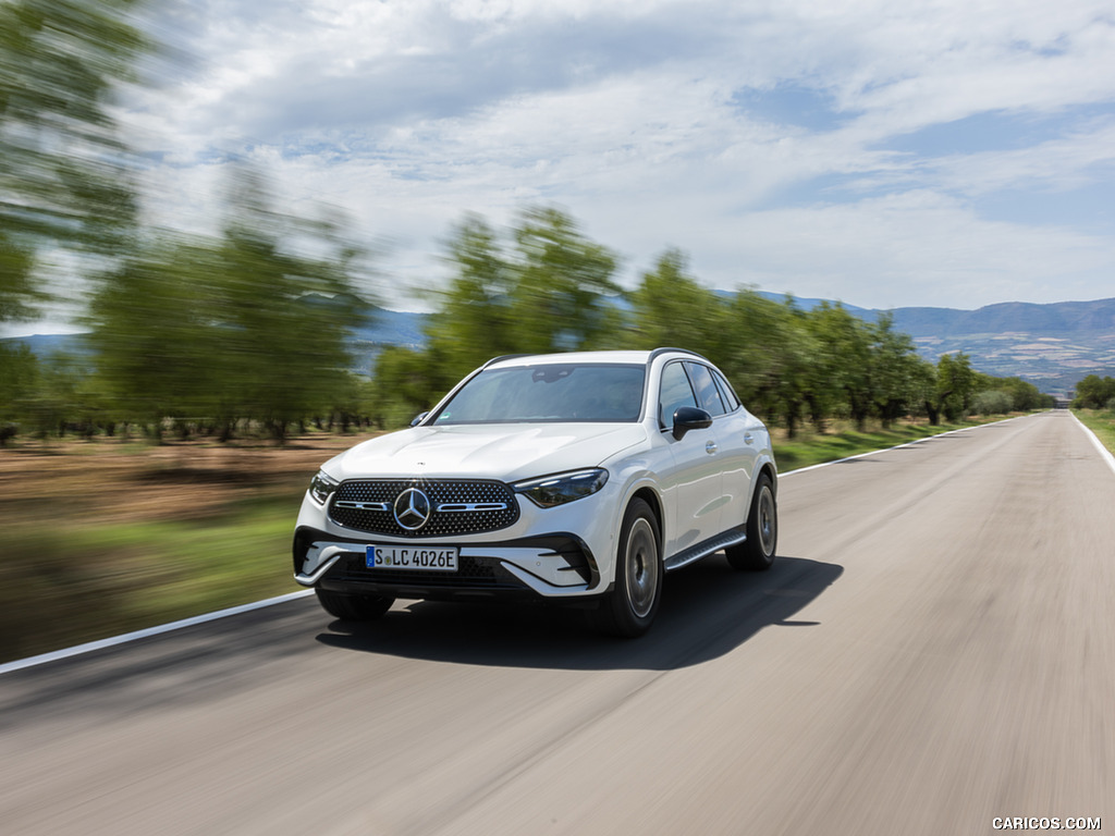 2023 Mercedes-Benz GLC 300 de 4MATIC AMG Line (Color: MANUFAKTUR Diamond White Bright) - Front