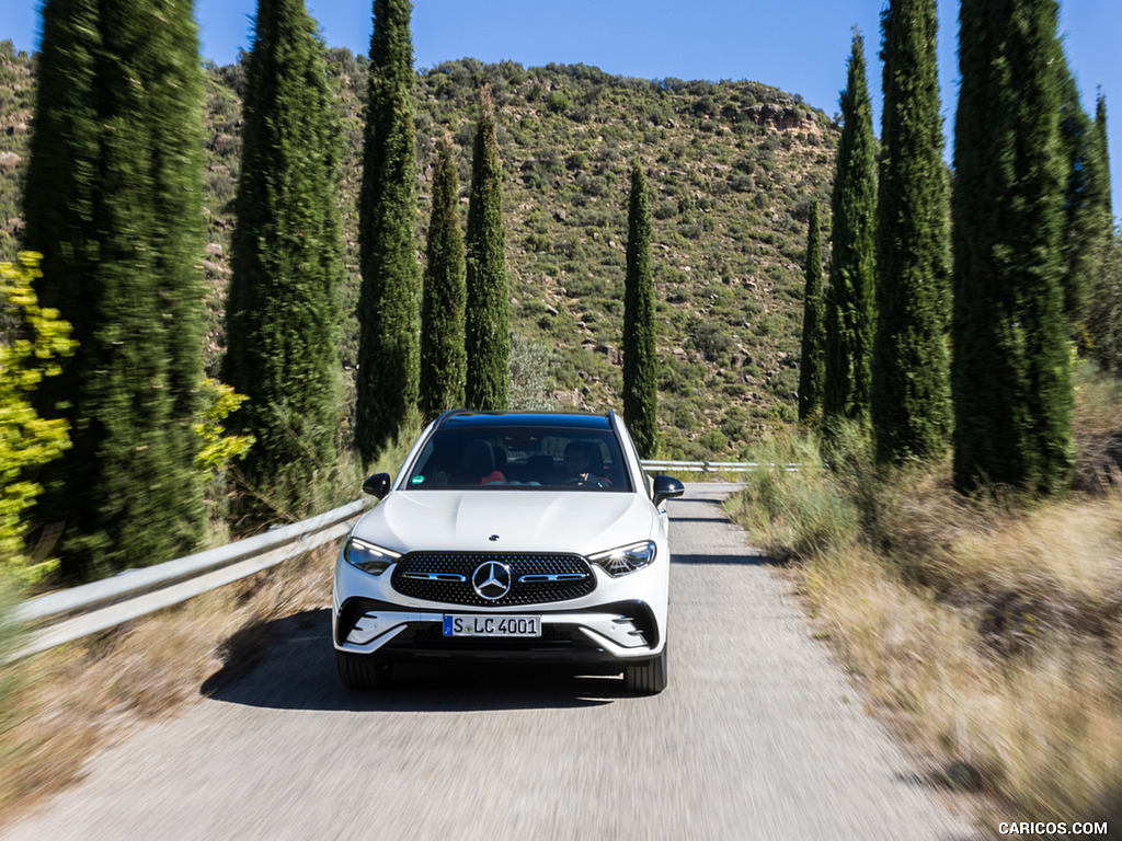 2023 Mercedes-Benz GLC 300 de 4MATIC AMG Line (Color: MANUFAKTUR Diamond White Bright) - Front