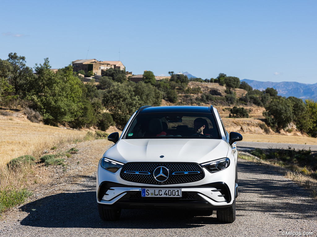 2023 Mercedes-Benz GLC 300 de 4MATIC AMG Line (Color: MANUFAKTUR Diamond White Bright) - Front