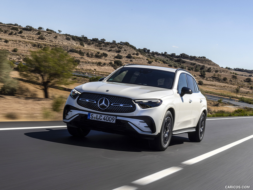 2023 Mercedes-Benz GLC 300 de 4MATIC AMG Line (Color: MANUFAKTUR Diamond White Bright) - Front