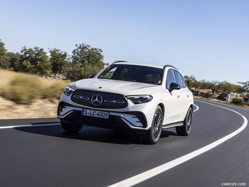 2023 Mercedes-Benz GLC 300 de 4MATIC AMG Line (Color: MANUFAKTUR Diamond White Bright) - Front