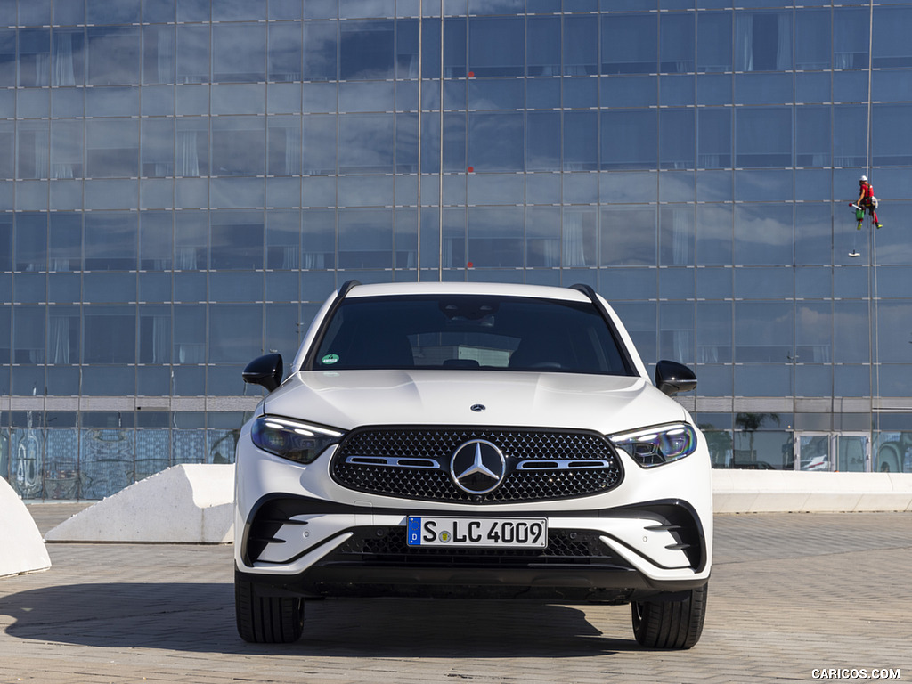 2023 Mercedes-Benz GLC 300 de 4MATIC AMG Line (Color: MANUFAKTUR Diamond White Bright) - Front