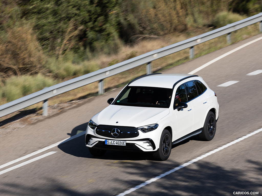 2023 Mercedes-Benz GLC 300 de 4MATIC AMG Line (Color: MANUFAKTUR Diamond White Bright) - Front Three-Quarter