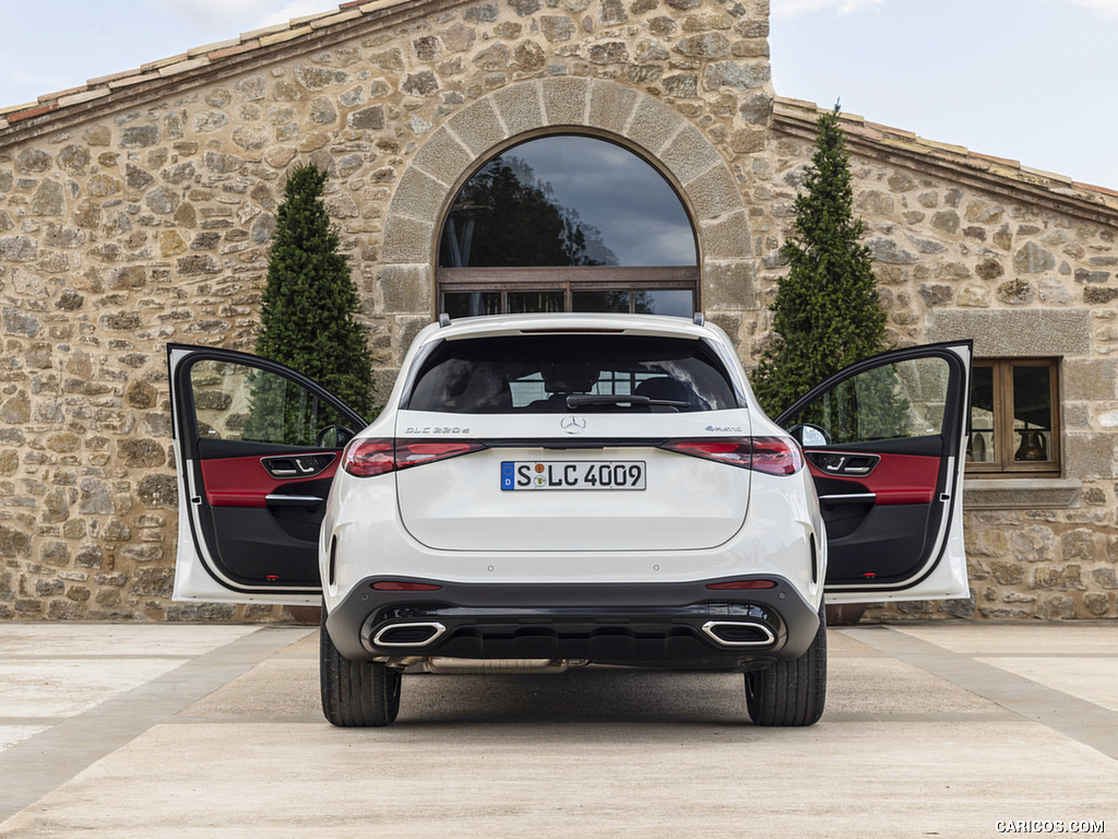 2023 Mercedes-Benz GLC 300 de 4MATIC AMG Line (Color: MANUFAKTUR Diamond White Bright) - Rear