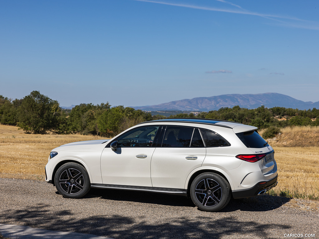 2023 Mercedes-Benz GLC 300 de 4MATIC AMG Line (Color: MANUFAKTUR Diamond White Bright) - Side