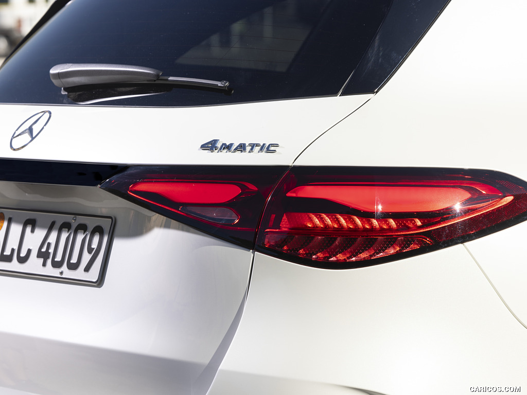 2023 Mercedes-Benz GLC 300 de 4MATIC AMG Line (Color: MANUFAKTUR Diamond White Bright) - Tail Light