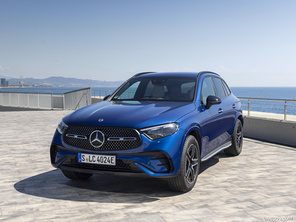 2023 Mercedes-Benz GLC 400 e Plug-In Hybrid 4MATIC AMG Line (Color: Spectral Blue - Front Three-Quarter