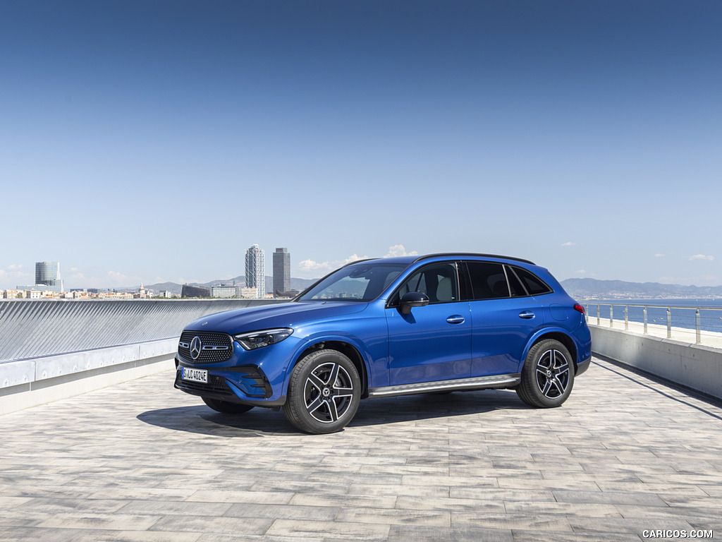 2023 Mercedes-Benz GLC 400 e Plug-In Hybrid 4MATIC AMG Line (Color: Spectral Blue - Front Three-Quarter