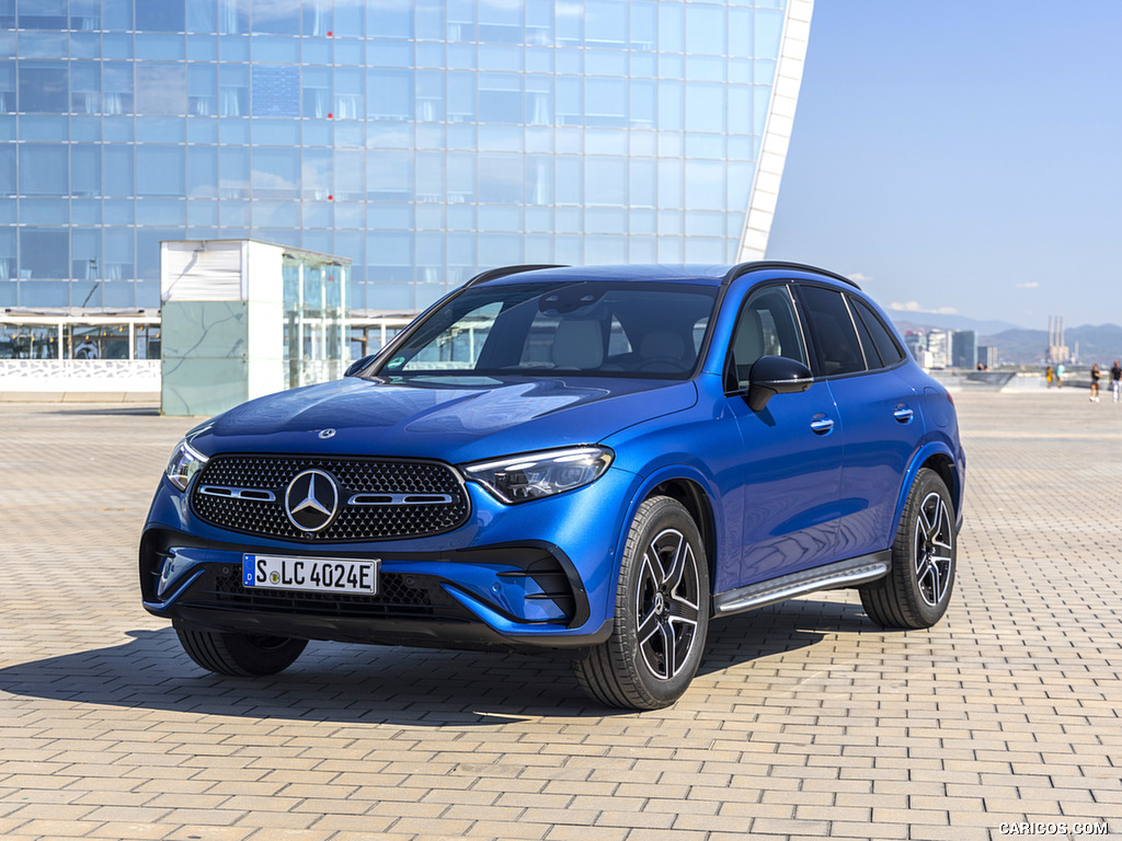 2023 Mercedes-Benz GLC 400 e Plug-In Hybrid 4MATIC AMG Line (Color: Spectral Blue - Front Three-Quarter