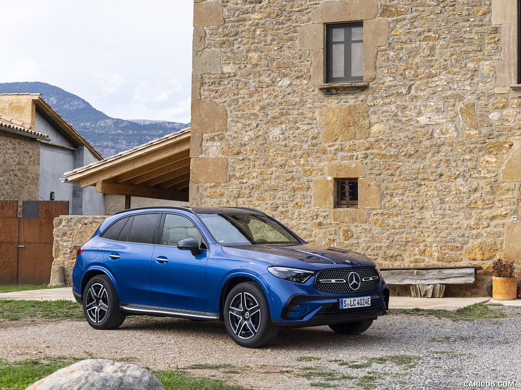 2023 Mercedes-Benz GLC 400 e Plug-In Hybrid 4MATIC AMG Line (Color: Spectral Blue - Front Three-Quarter