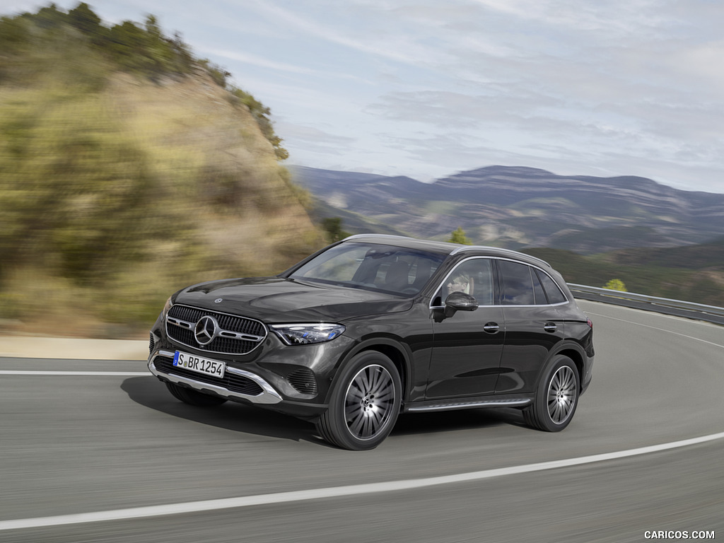 2023 Mercedes-Benz GLC AVANTGARDE (Color: Graphite Grey Metallic) - Front Three-Quarter