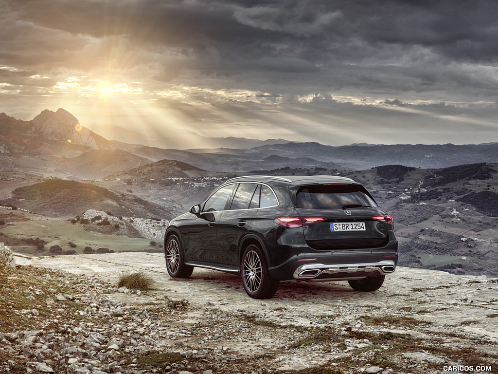 2023 Mercedes-Benz GLC AVANTGARDE (Color: Graphite Grey Metallic) - Rear Three-Quarter