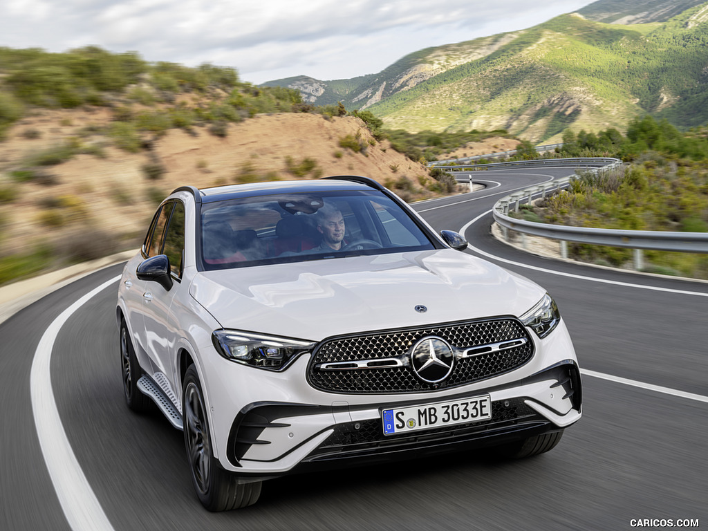 2023 Mercedes-Benz GLC Plug-in-Hybrid AMG Line MANUFAKTUR (Color: Diamond White Bright) - Front