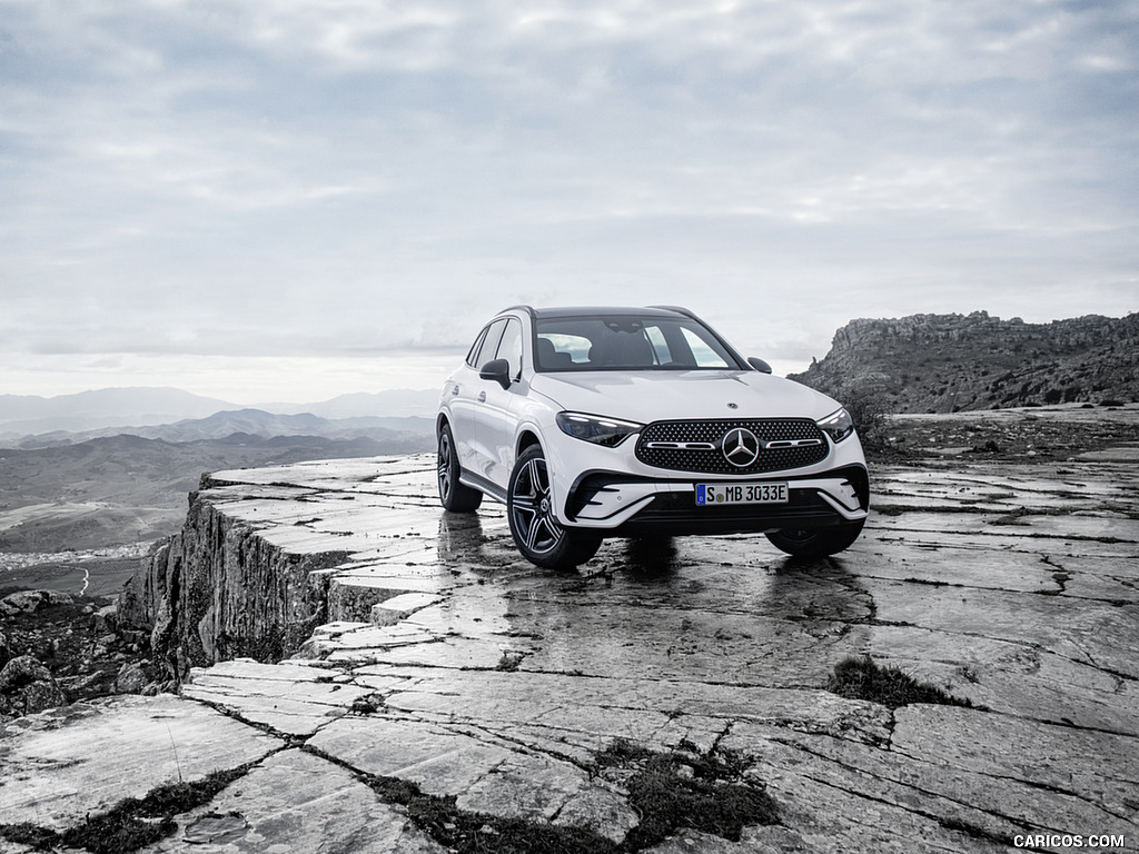 2023 Mercedes-Benz GLC Plug-in-Hybrid AMG Line MANUFAKTUR (Color: Diamond White Bright) - Front