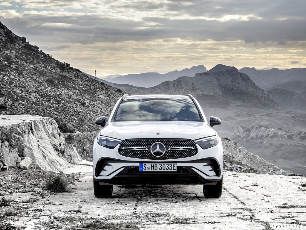 2023 Mercedes-Benz GLC Plug-in-Hybrid AMG Line MANUFAKTUR (Color: Diamond White Bright) - Front