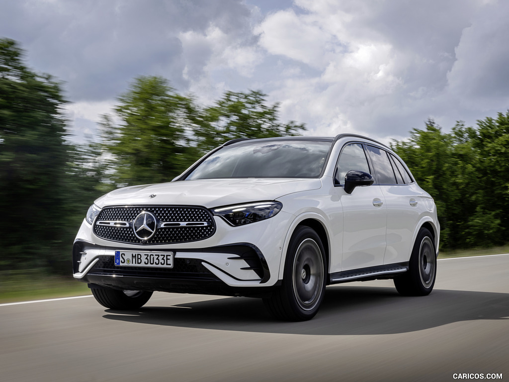 2023 Mercedes-Benz GLC Plug-in-Hybrid AMG Line MANUFAKTUR (Color: Diamond White Bright) - Front Three-Quarter