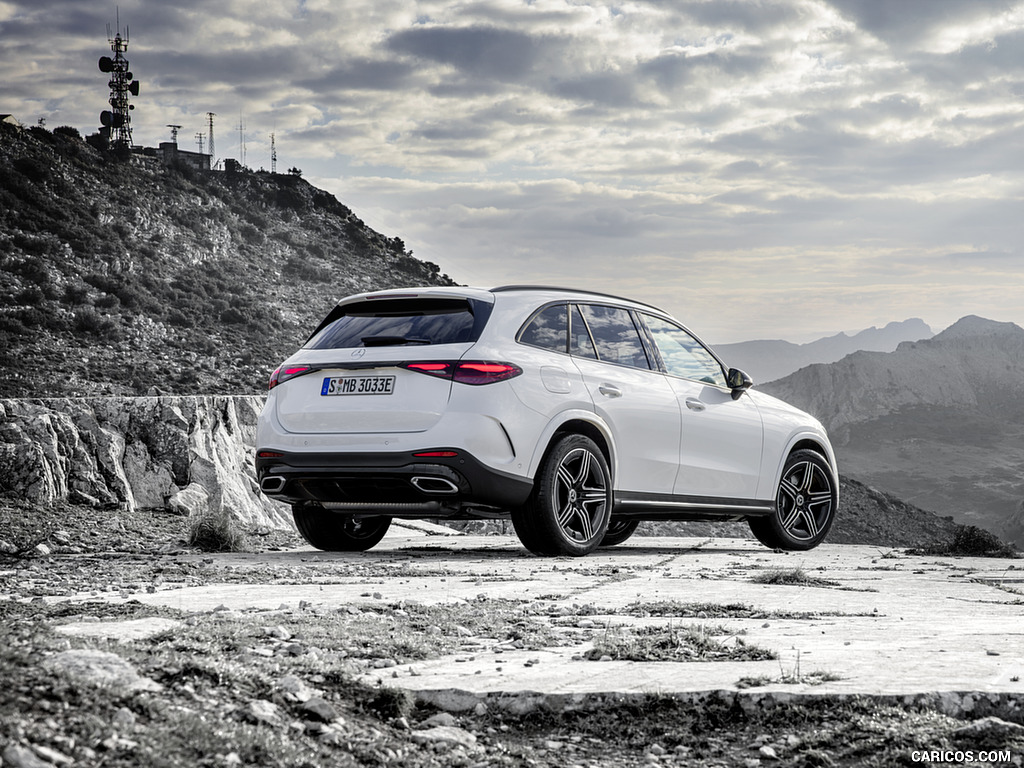 2023 Mercedes-Benz GLC Plug-in-Hybrid AMG Line MANUFAKTUR (Color: Diamond White Bright) - Rear Three-Quarter