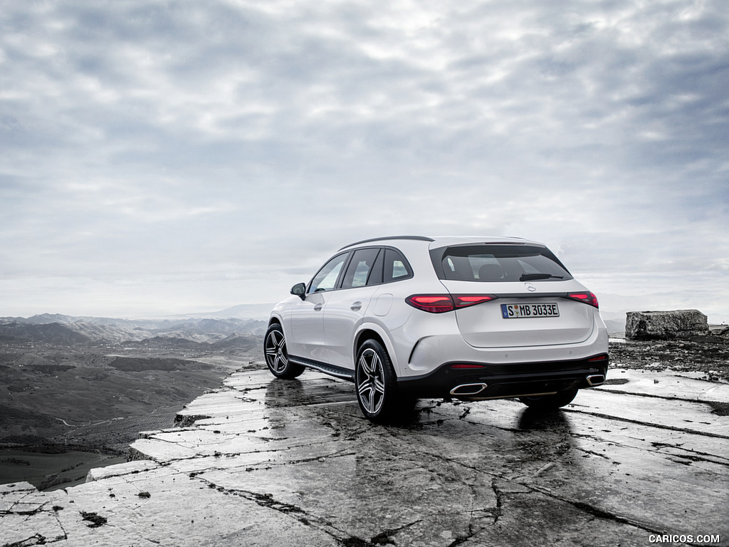 2023 Mercedes-Benz GLC Plug-in-Hybrid AMG Line MANUFAKTUR (Color: Diamond White Bright) - Rear Three-Quarter