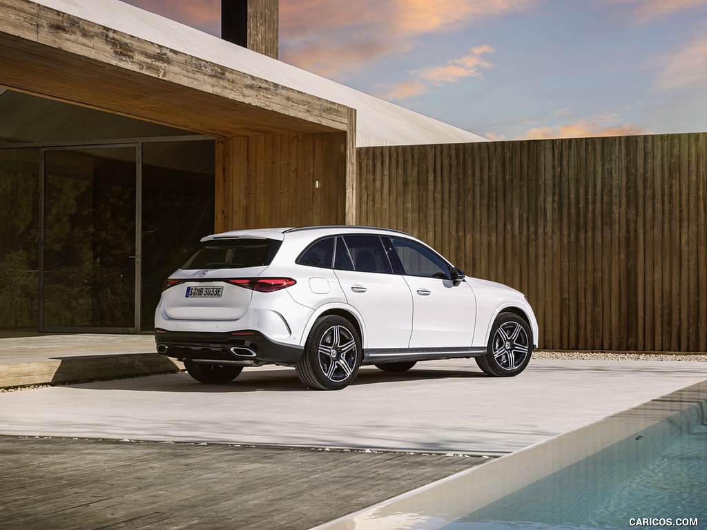 2023 Mercedes-Benz GLC Plug-in-Hybrid AMG Line MANUFAKTUR (Color: Diamond White Bright) - Rear Three-Quarter