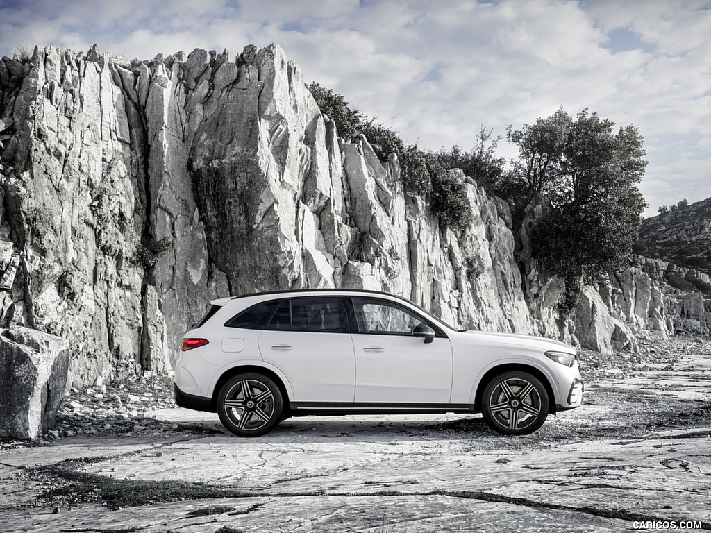 2023 Mercedes-Benz GLC Plug-in-Hybrid AMG Line MANUFAKTUR (Color: Diamond White Bright) - Side