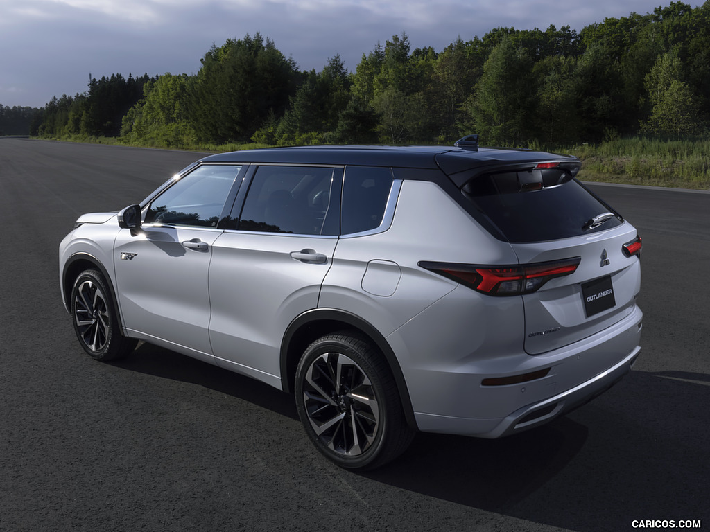 2023 Mitsubishi Outlander PHEV - Rear Three-Quarter