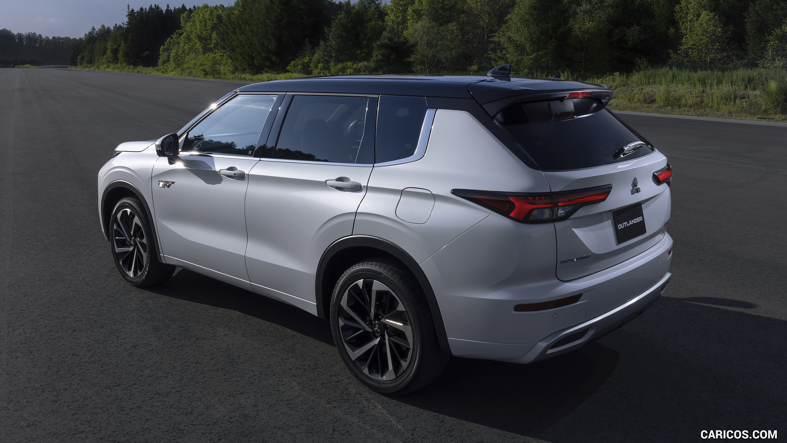 2023 Mitsubishi Outlander PHEV - Rear Three-Quarter, #4 of 5