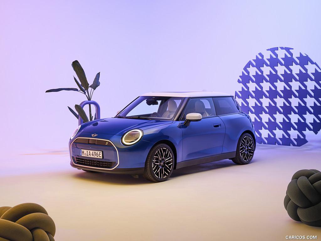 2024 MINI Cooper Electric SE - Front Three-Quarter