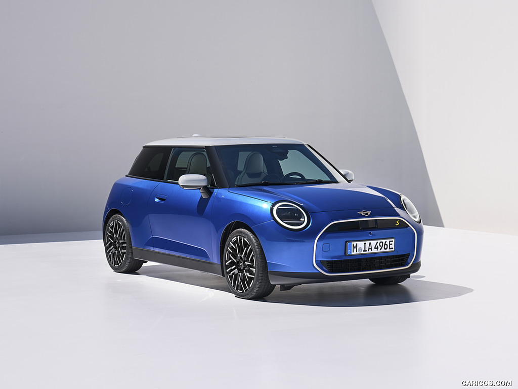 2024 MINI Cooper Electric SE - Front Three-Quarter