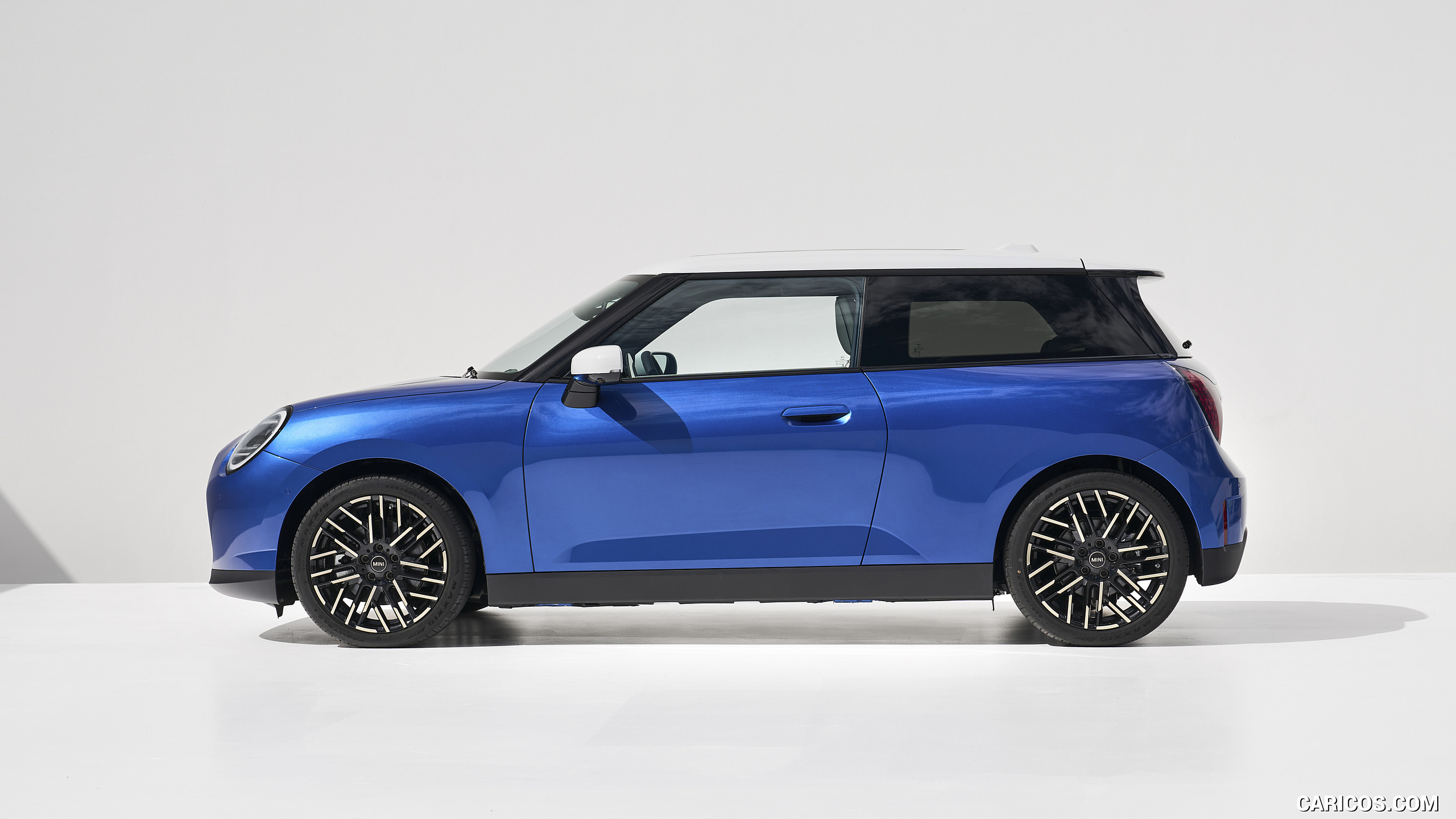 2024 MINI Cooper Electric SE Side Caricos