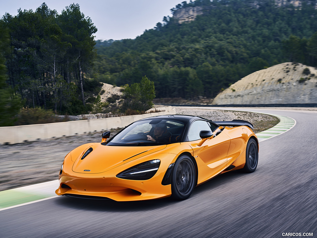 2024 McLaren 750S Coupé - Front Three-Quarter