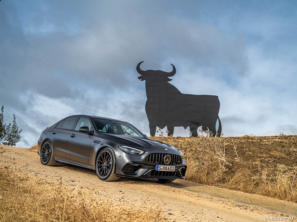 2024 Mercedes-AMG C 63 S E Performance (Color: MANUFAKTUR Graphit Grey Magno) - Front Three-Quarter