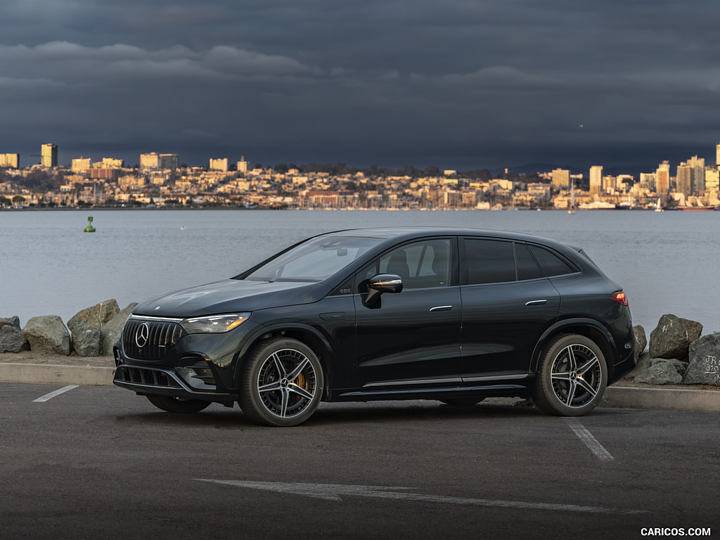 2024 Mercedes-AMG EQE SUV (US-Spec) - Front Three-Quarter