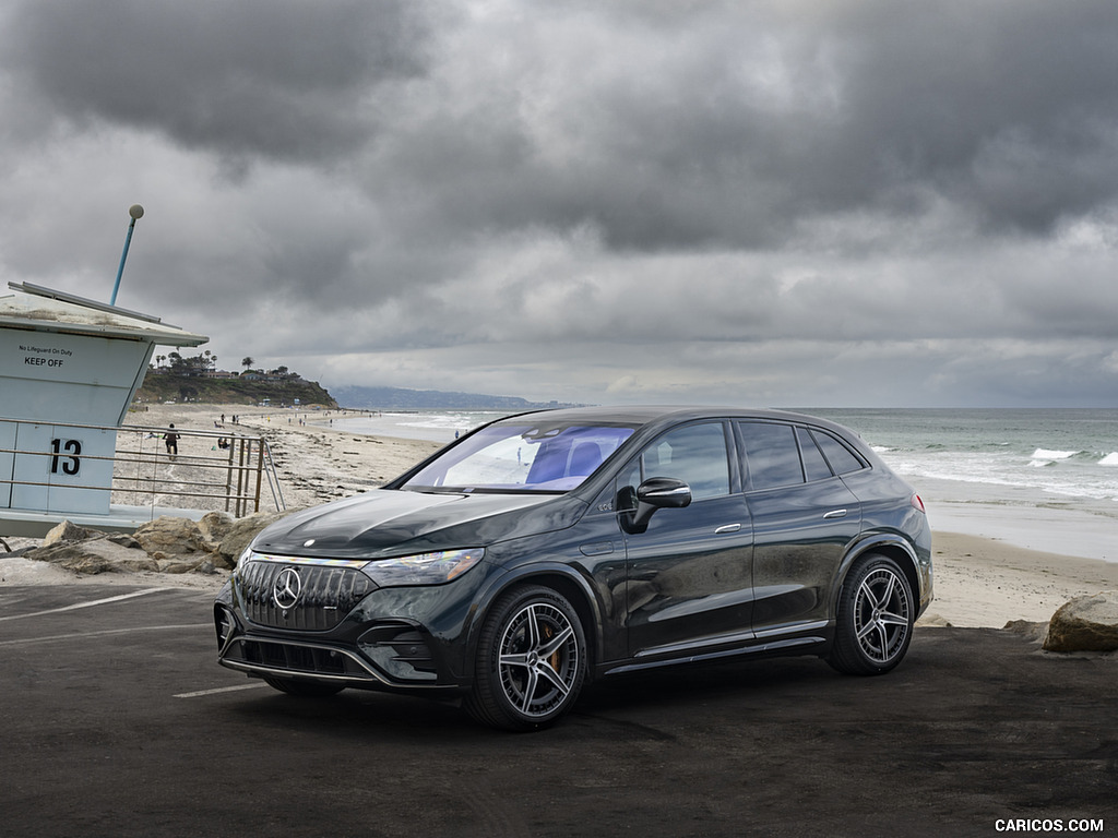 2024 Mercedes-AMG EQE SUV (US-Spec) - Front Three-Quarter