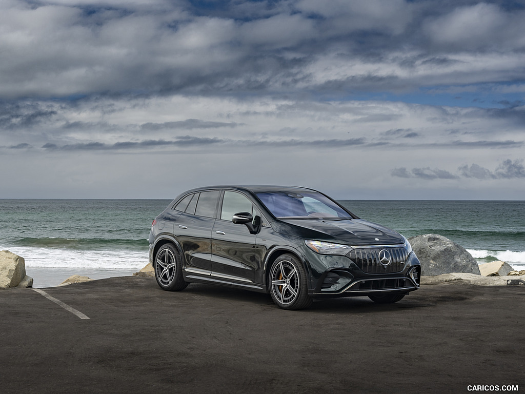 2024 Mercedes-AMG EQE SUV (US-Spec) - Front Three-Quarter