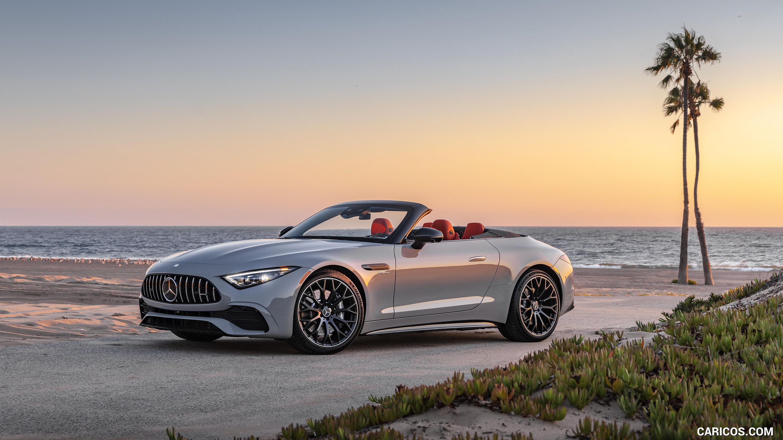 2024 MercedesAMG SL 43 (USSpec) Front ThreeQuarter Caricos