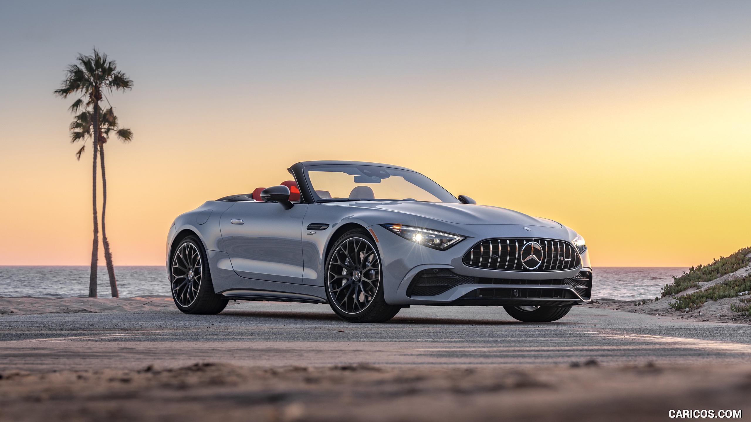 2024 MercedesAMG SL 43 (USSpec) Front ThreeQuarter Caricos