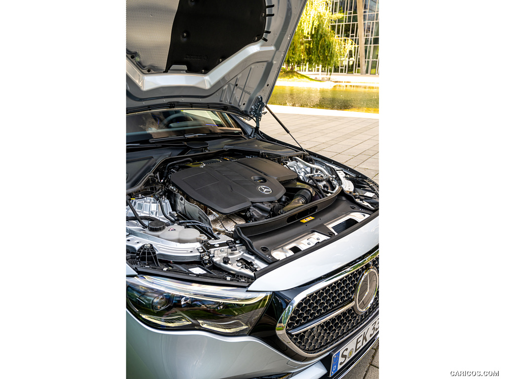 2024 Mercedes-Benz E 220 d 4MATIC (Color: High Tech Silver Metallic) - Engine