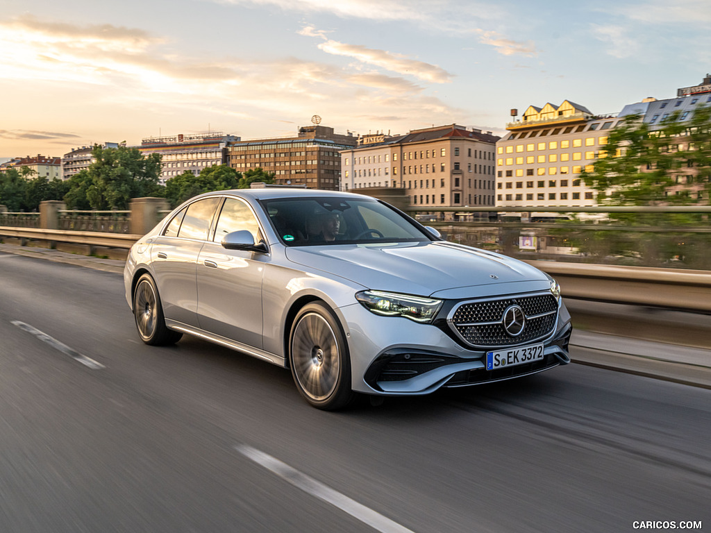 2024 Mercedes-Benz E 220 d 4MATIC (Color: High Tech Silver Metallic) - Front Three-Quarter