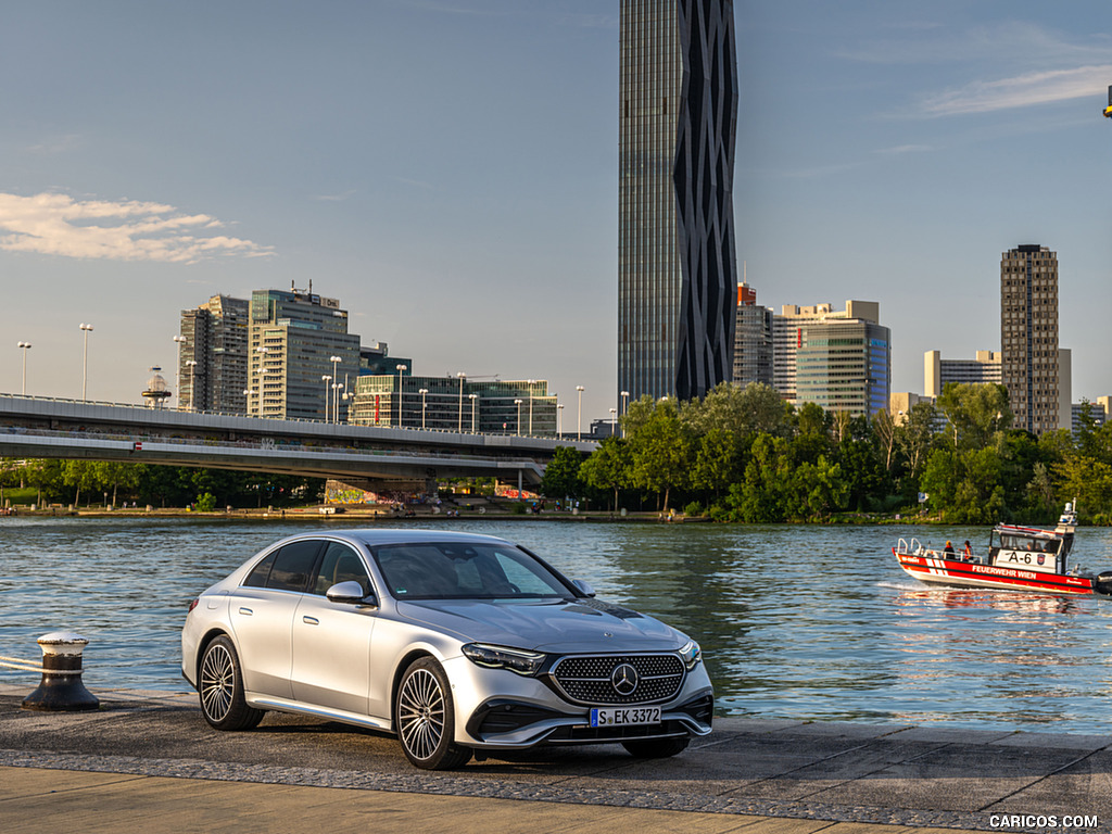 2024 Mercedes-Benz E 220 d 4MATIC (Color: High Tech Silver Metallic) - Front Three-Quarter