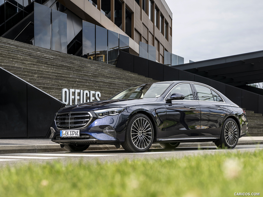 2024 Mercedes-Benz E 300 de (Color: Nautic Blue Metallic) - Front Three-Quarter