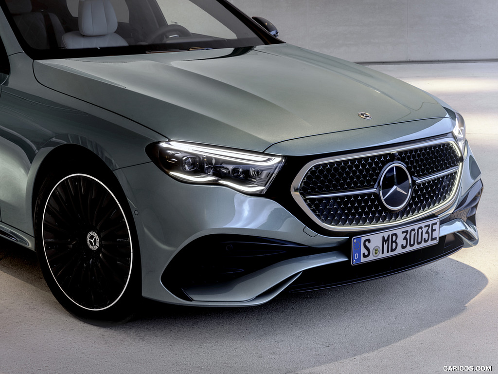 2024 Mercedes-Benz E-Class Plug-In Hybrid AMG Line Color: (Verde Silver) - Front