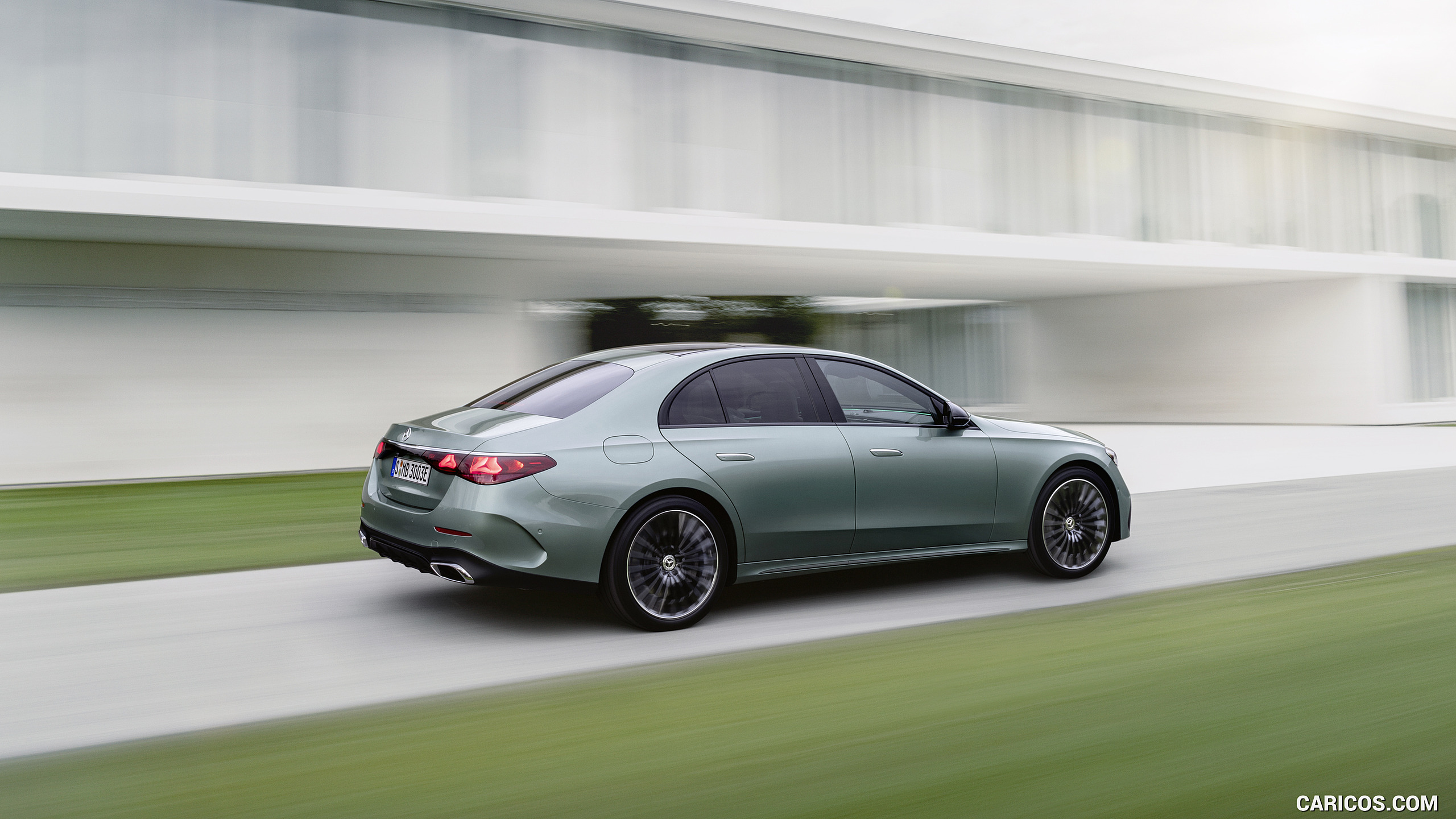 2024 MercedesBenz EClass PlugIn Hybrid AMG Line Color (Verde Silver