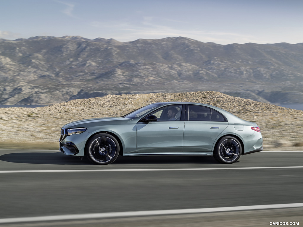 2024 Mercedes-Benz E-Class Plug-In Hybrid AMG Line Color: (Verde Silver) - Side