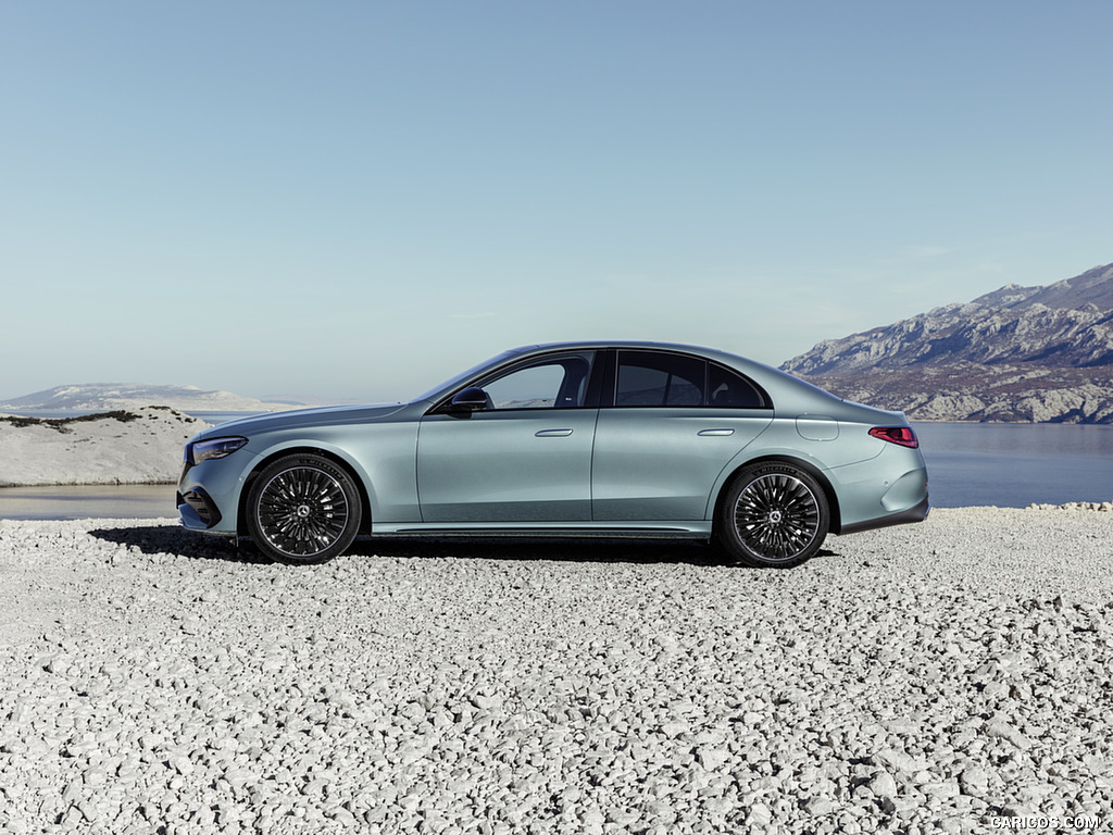 2024 Mercedes-Benz E-Class Plug-In Hybrid AMG Line Color: (Verde Silver) - Side