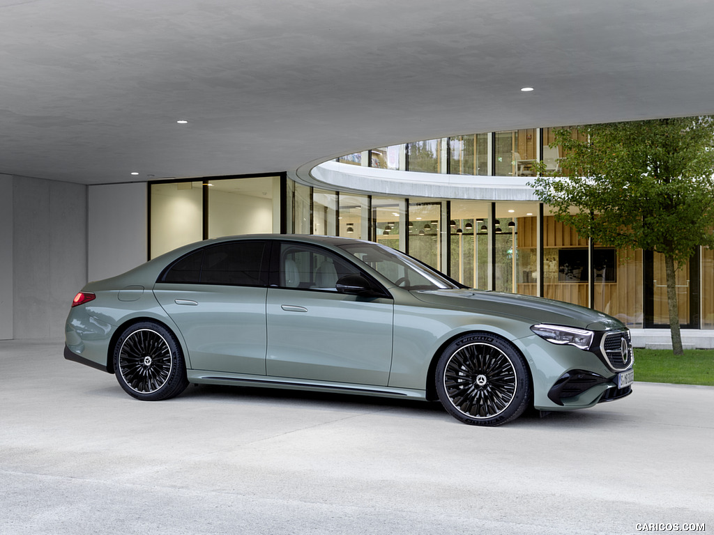 2024 Mercedes-Benz E-Class Plug-In Hybrid AMG Line Color: (Verde Silver) - Side