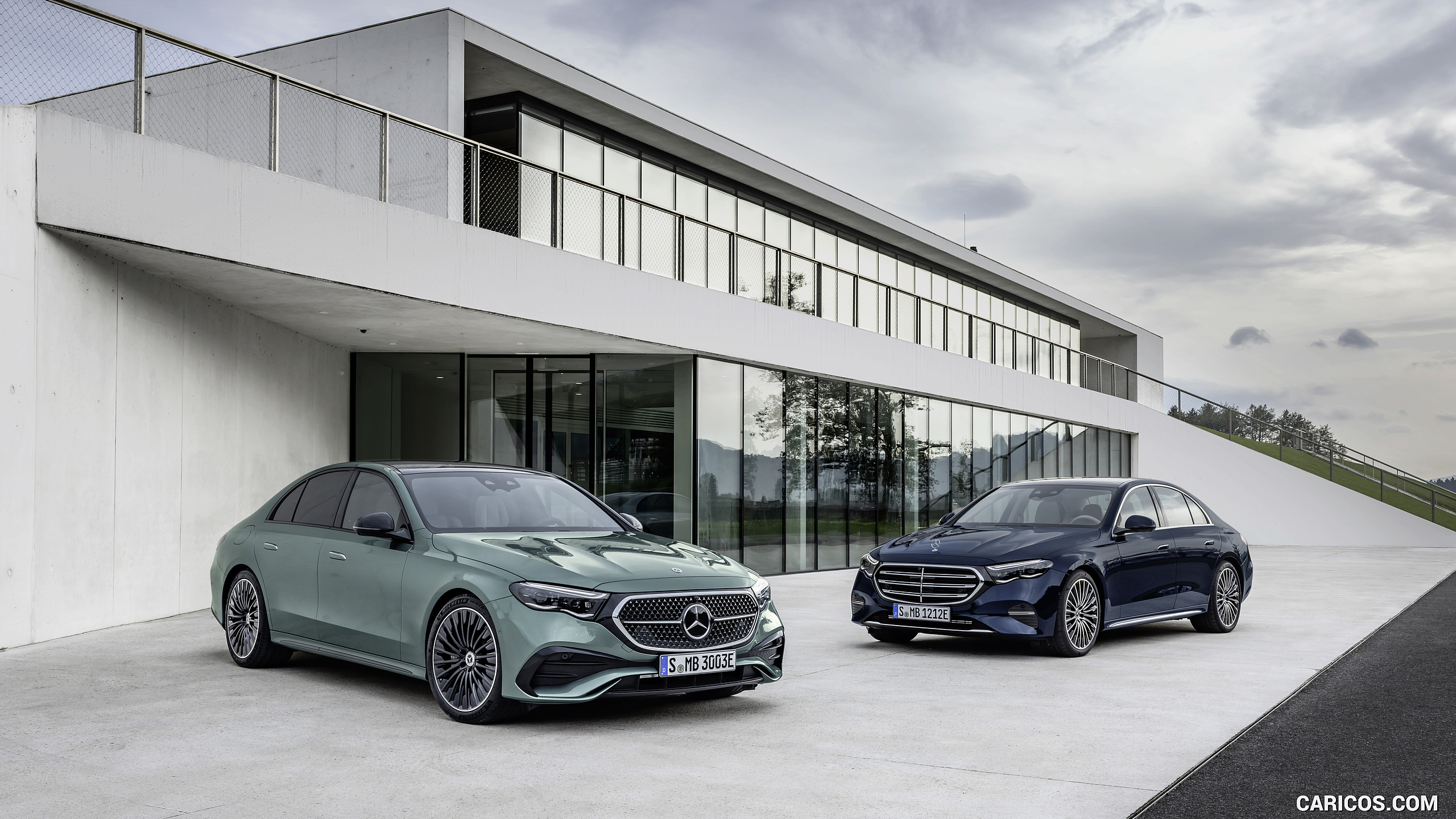 2024 MercedesBenz EClass PlugIn Hybrid AMG Line Color (Verde Silver