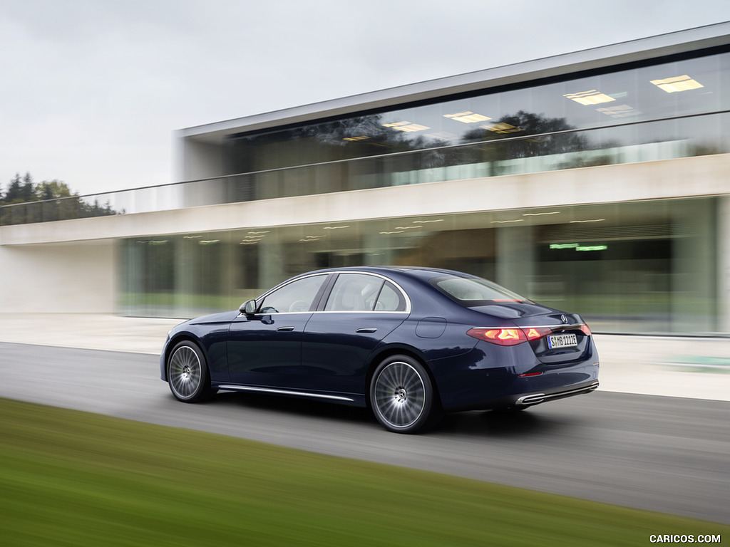 2024 Mercedes-Benz E-Class Plug-In Hybrid Exclusive Line (Color: Nautic Blue) - Rear Three-Quarter