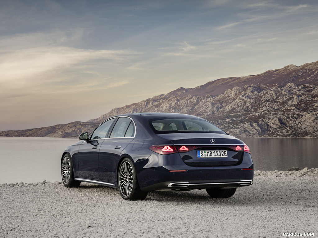 2024 Mercedes-Benz E-Class Plug-In Hybrid Exclusive Line (Color: Nautic Blue) - Rear Three-Quarter