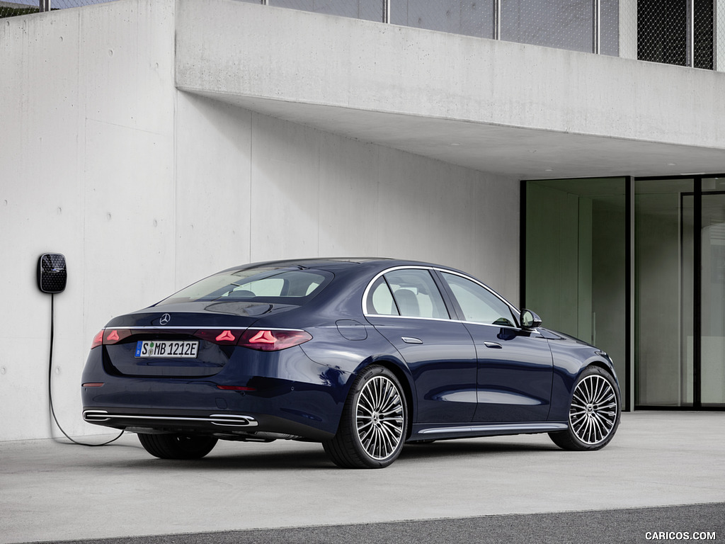 2024 Mercedes-Benz E-Class Plug-In Hybrid Exclusive Line (Color: Nautic Blue) - Rear Three-Quarter