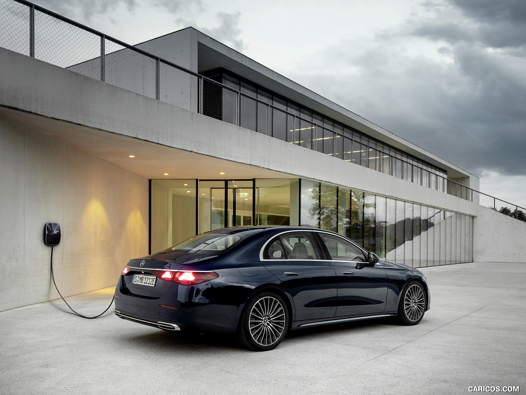 2024 Mercedes-Benz E-Class Plug-In Hybrid Exclusive Line (Color: Nautic Blue) - Rear Three-Quarter